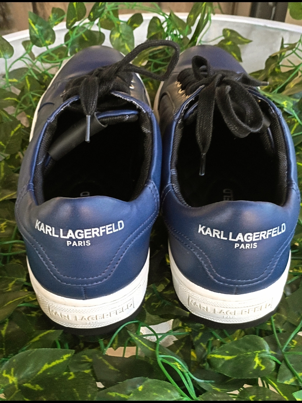 Karl Lagerfeld Men's Navy and Black Low-Top Sneakers Size 10